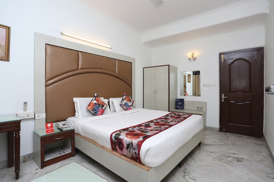 OYO Hotel Imperial Inn Near Aravali Biodiversity Park, Cyber City, Gurgaon
