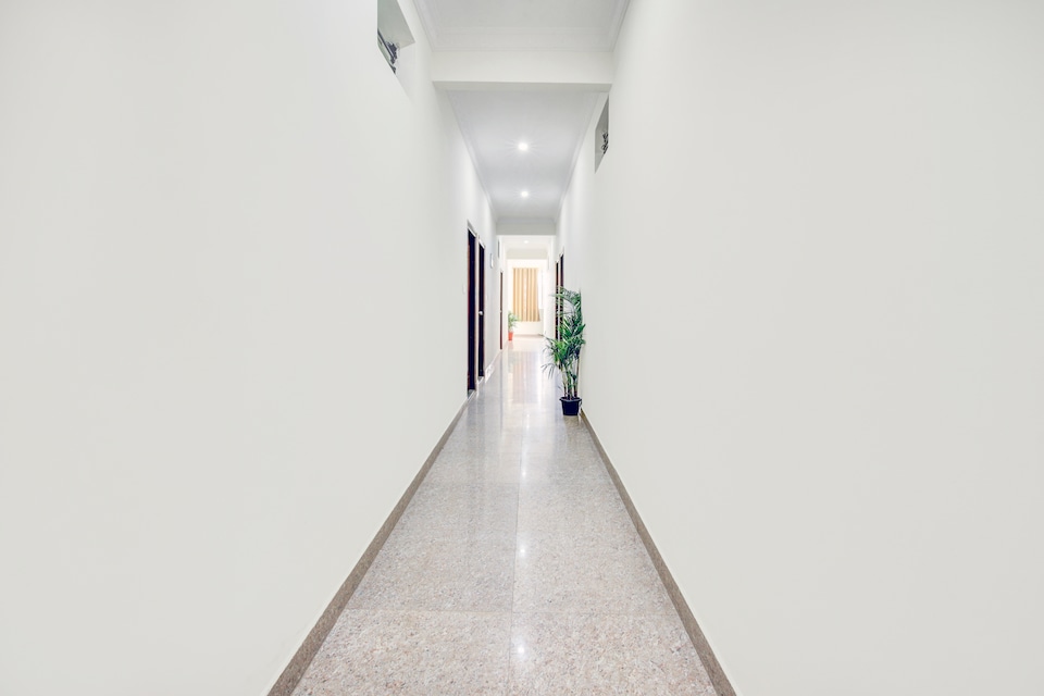 Hotel O Sri Manjunatha Deluxe Suites, Yehalanka Bangalore, Bangalore