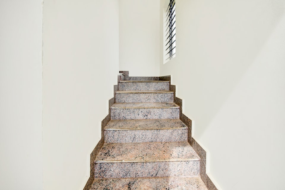 Hotel O Sri Manjunatha Deluxe Suites, Yehalanka Bangalore, Bangalore