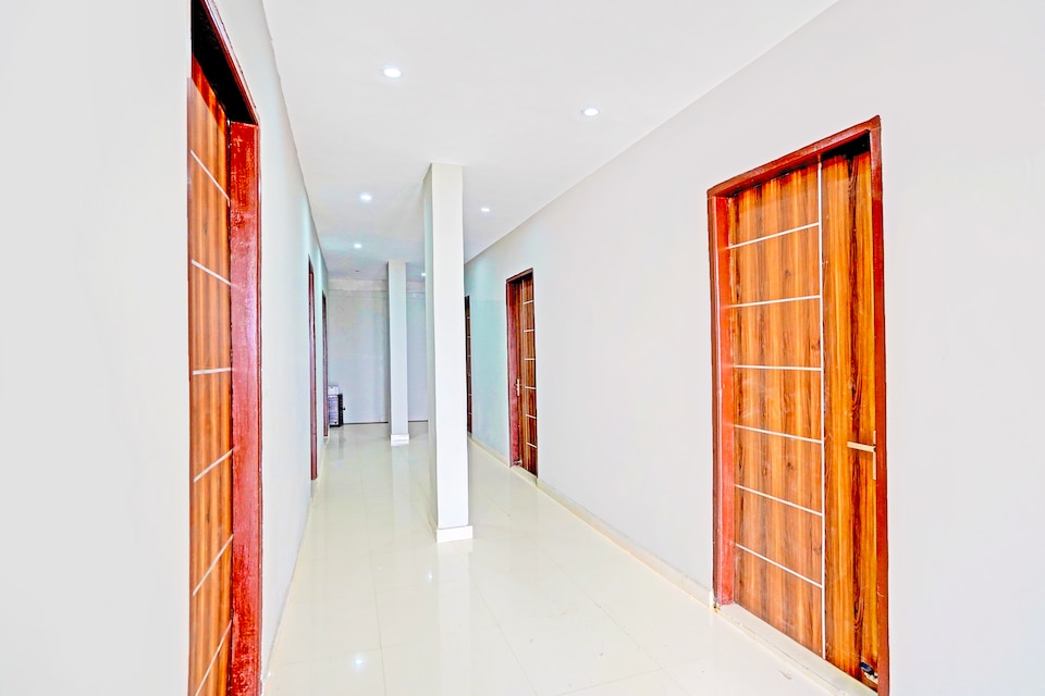 Hotel O Shree Jee Inn Guest House, Old Gurgaon, Gurgaon
