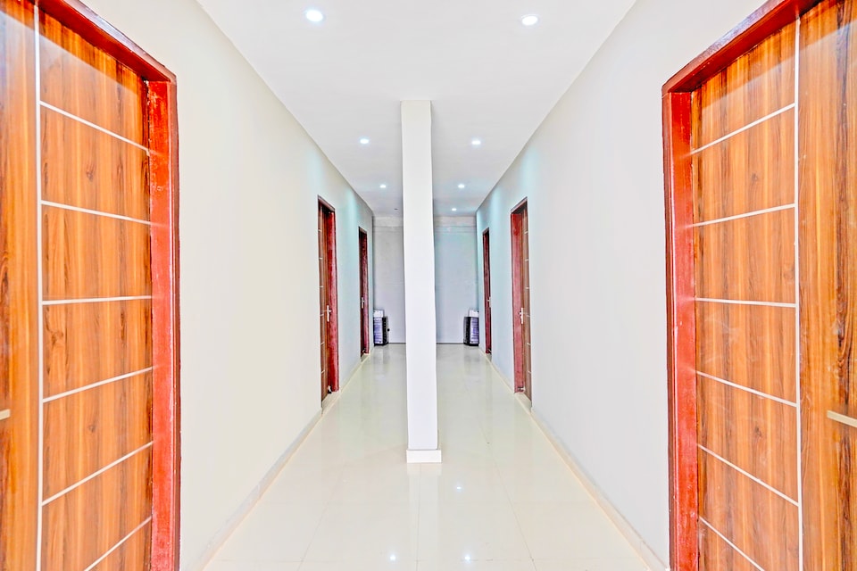 Hotel O Shree Jee Inn Guest House, Old Gurgaon, Gurgaon