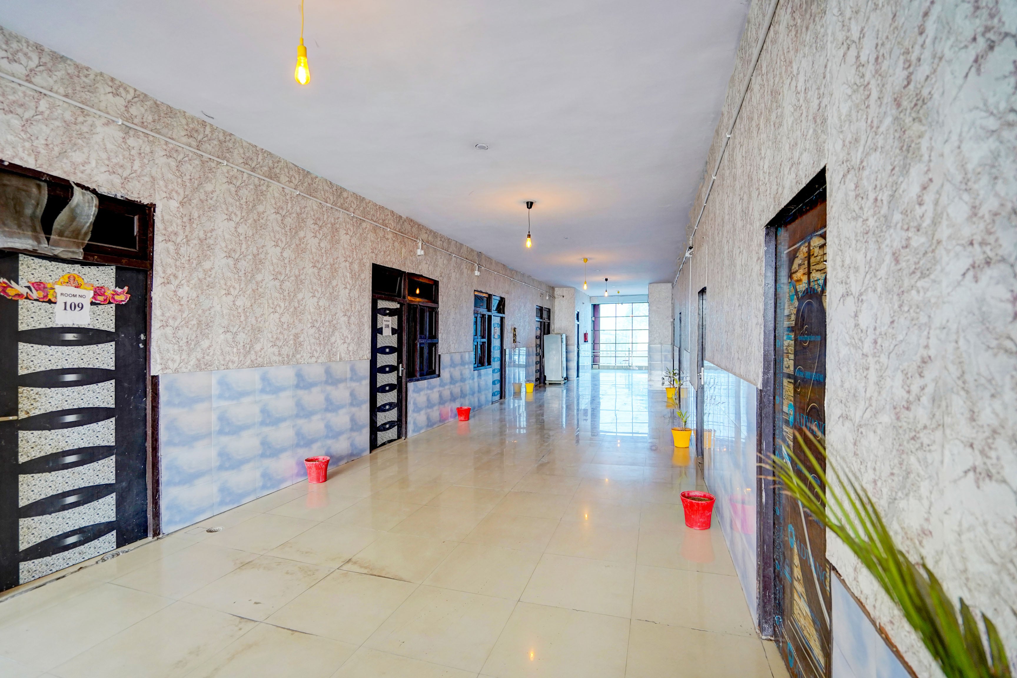 Hotel O GURU HOTEL, Flagship Noida, Book @ ₹792 - OYO