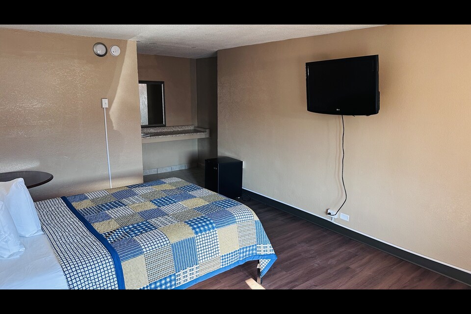 Hallmark Inn By OYO Fort Wayne, Fort Wayne IN, Fort Wayne IN