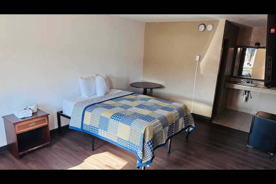 Hallmark Inn By OYO Fort Wayne, Fort Wayne IN, Fort Wayne IN