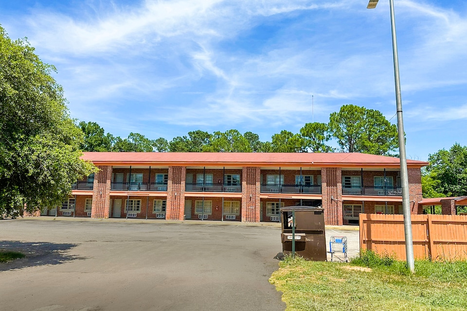 Sunrise Inn By OYO Albany, Albany Central GA, Albany GA