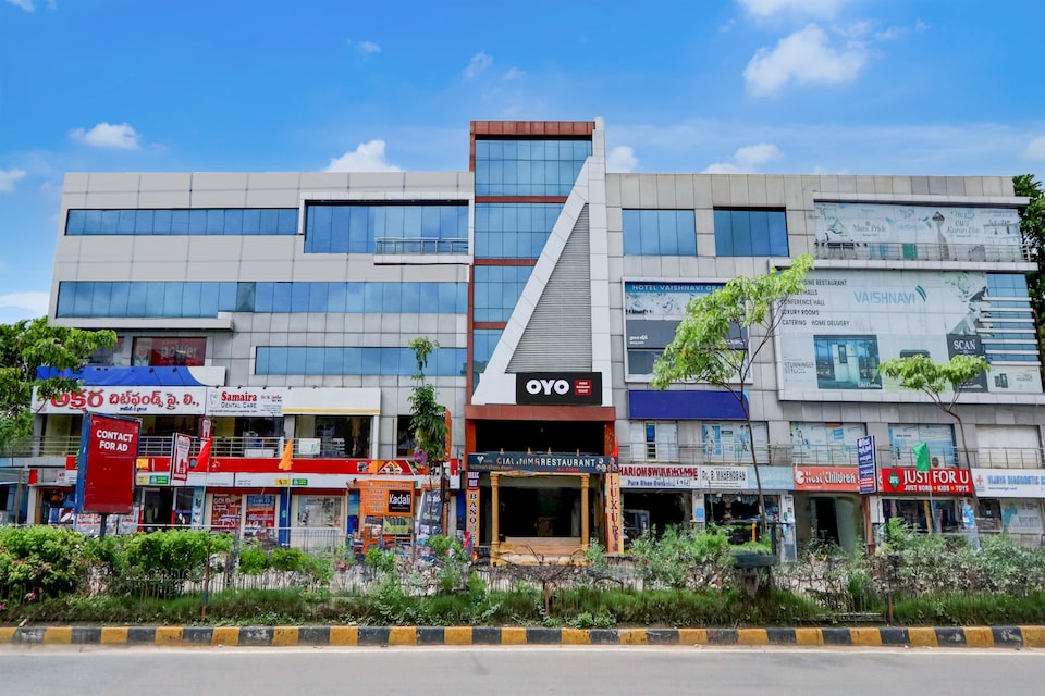 Hotel O Vaishnavi Grand, Nakkalagutta Hanamkonda Warangal, Warangal