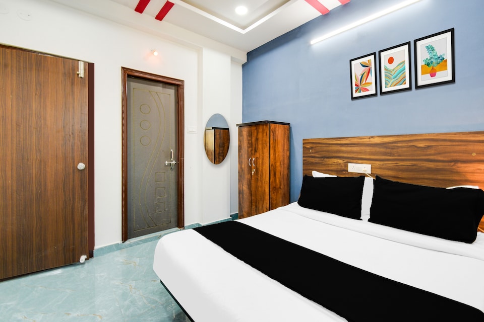 Super Townhouse Hitech City Near Yashoda Hospital, Hitech City Hyderabad, Hyderabad