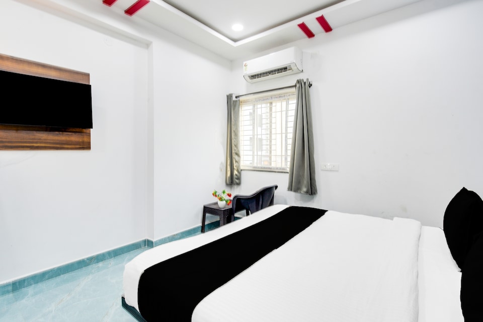 Super Townhouse Hitech City Near Yashoda Hospital, Hitech City Hyderabad, Hyderabad