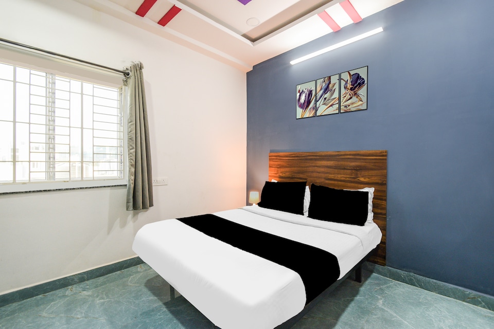 Super Townhouse Hitech City Near Yashoda Hospital, Hitech City Hyderabad, Hyderabad