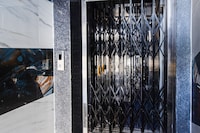 Super Townhouse Hitech City Near Yashoda Hospital