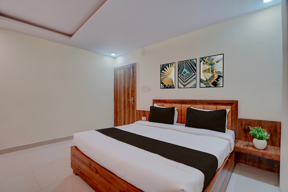 Super Townhouse Hill View Road Bariatu Formerly Hotel Hill Top, Harmu, Ranchi