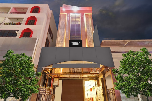 Super Townhouse Kankarbagh Formerly Kunwar Alcajars