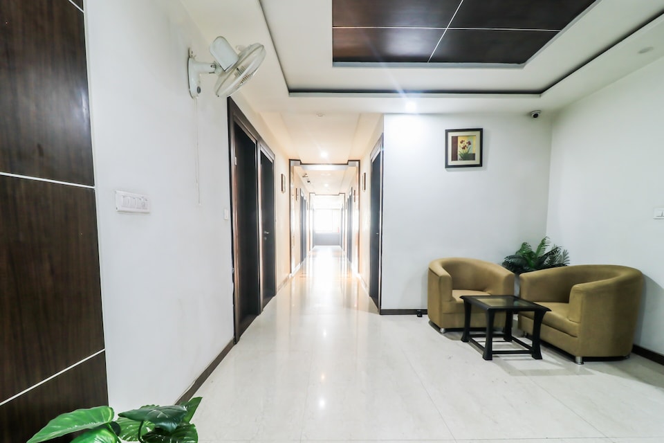 Capital O Hotel Krishna, C Scheme Jaipur, जयपुर