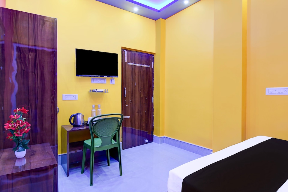 OYO Hotel O  Hotel Blue Moon, VIP Road Kolkata, Kolkata