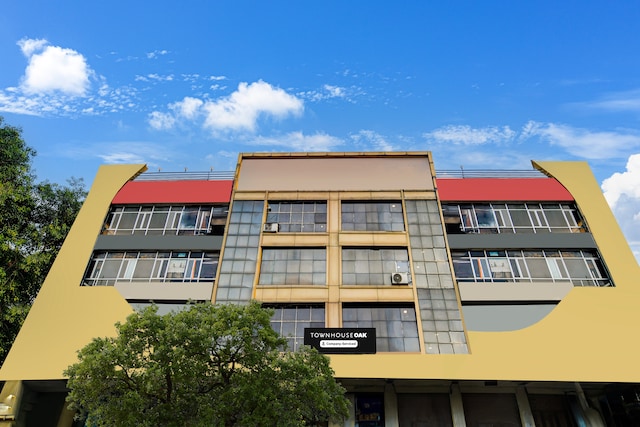 Super Townhouse Oak PTC Indore Junction