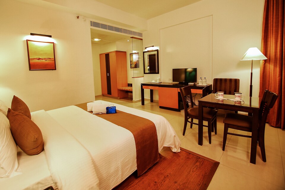 OYO Premium 018 MG Road Cochin Shipyard, MG Road Kochi, Kochi