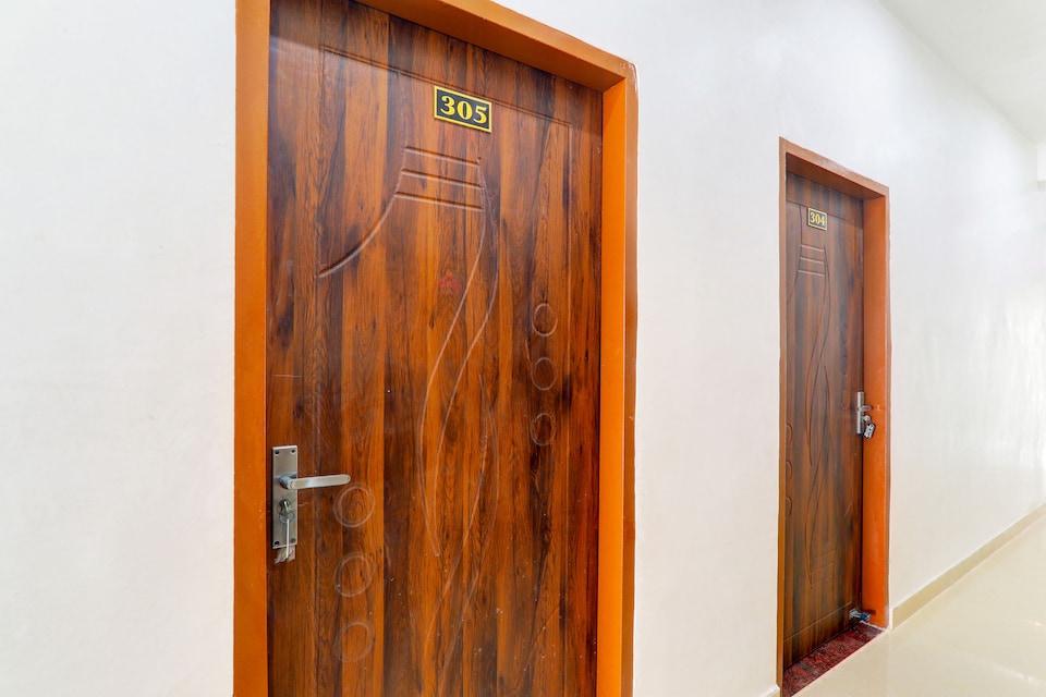 Hotel O SHUKLA HERITAGE INN, Airport Lucknow, Lucknow