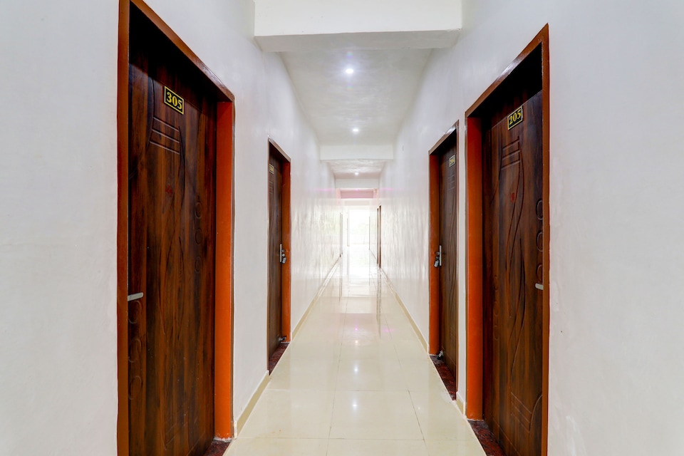 Hotel O SHUKLA HERITAGE INN, Airport Lucknow, Lucknow