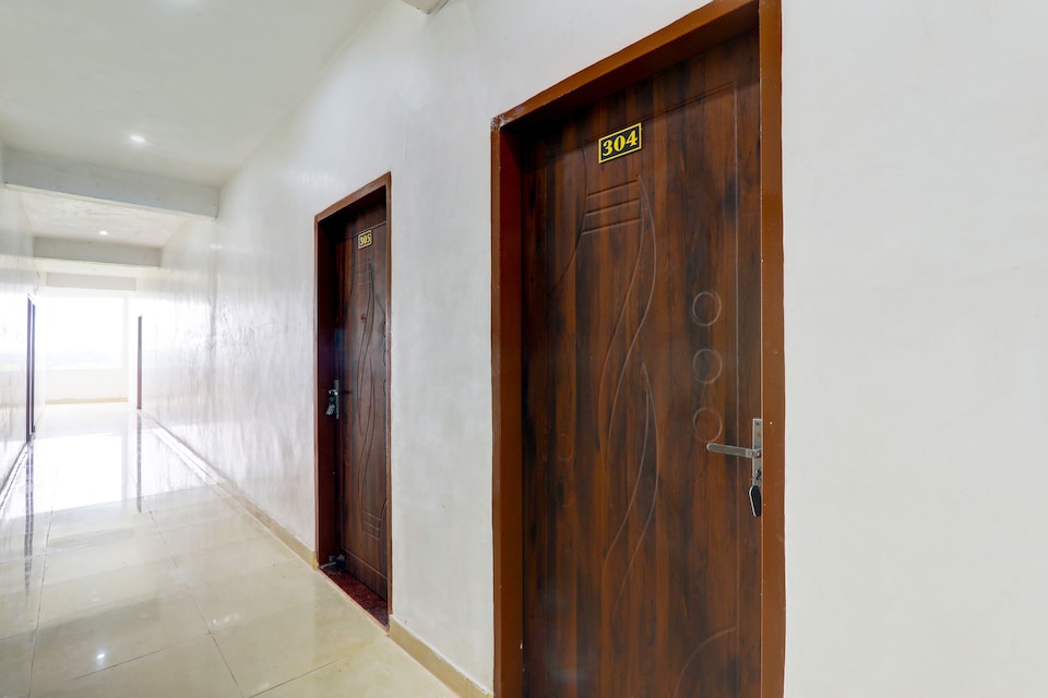 Hotel O SHUKLA HERITAGE INN, Airport Lucknow, Lucknow