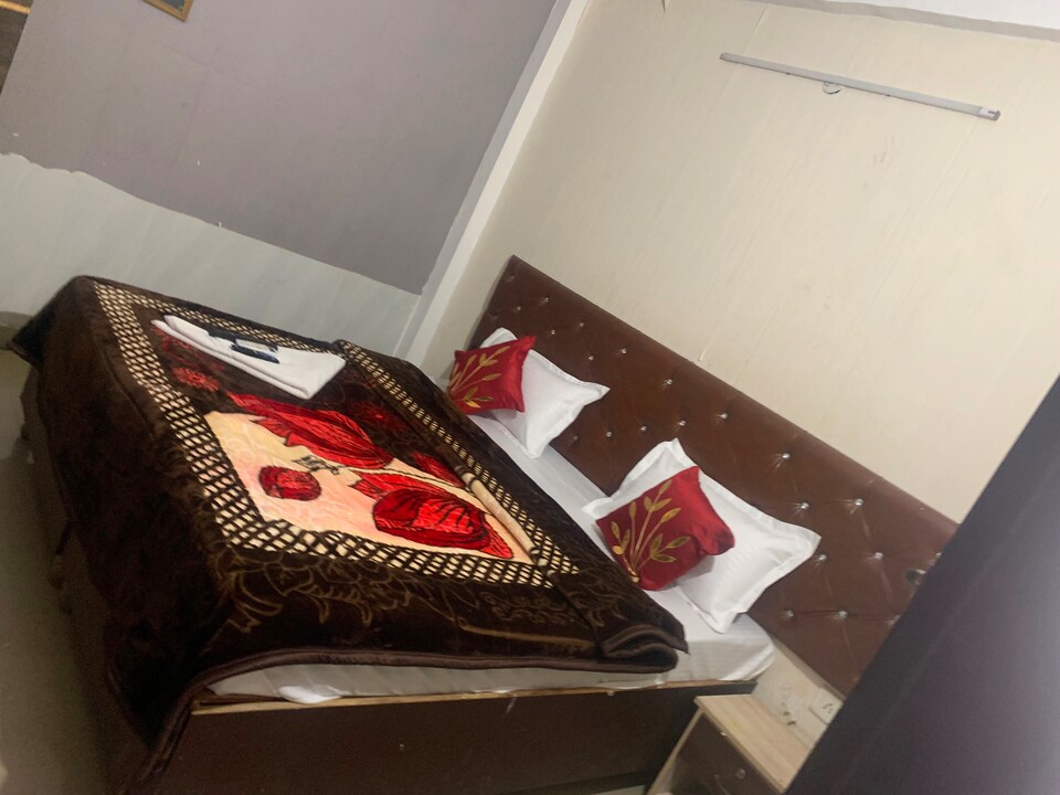 OYO 827208 The Maruti Hotel, Noida City, Noida