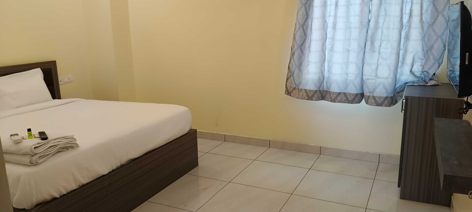 OYO 827352 Sri Sai Lodge, Hoskote Bangalore, Bangalore