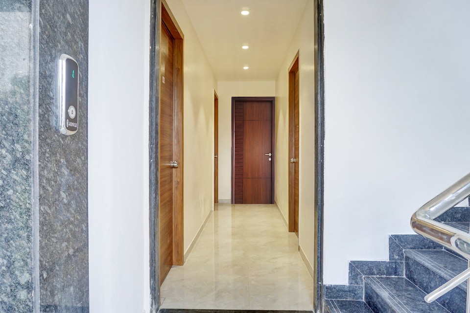 OYO 827373 PARADISE INN LODGING, Pune Camp, Pune