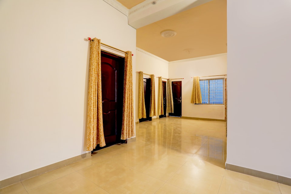 Hotel O Ayendri Premium Guest House, Chandrasekharpur, Bhubaneswar
