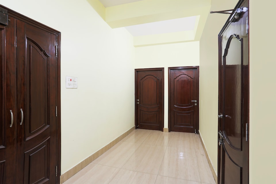 Hotel O R B Palace, Godowlia, Varanasi