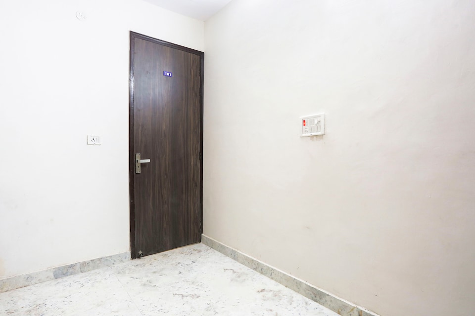Hotel O Krishna Stay B&B, Anand Vihar Delhi, Delhi