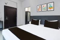 OYO 827563 Silver Line