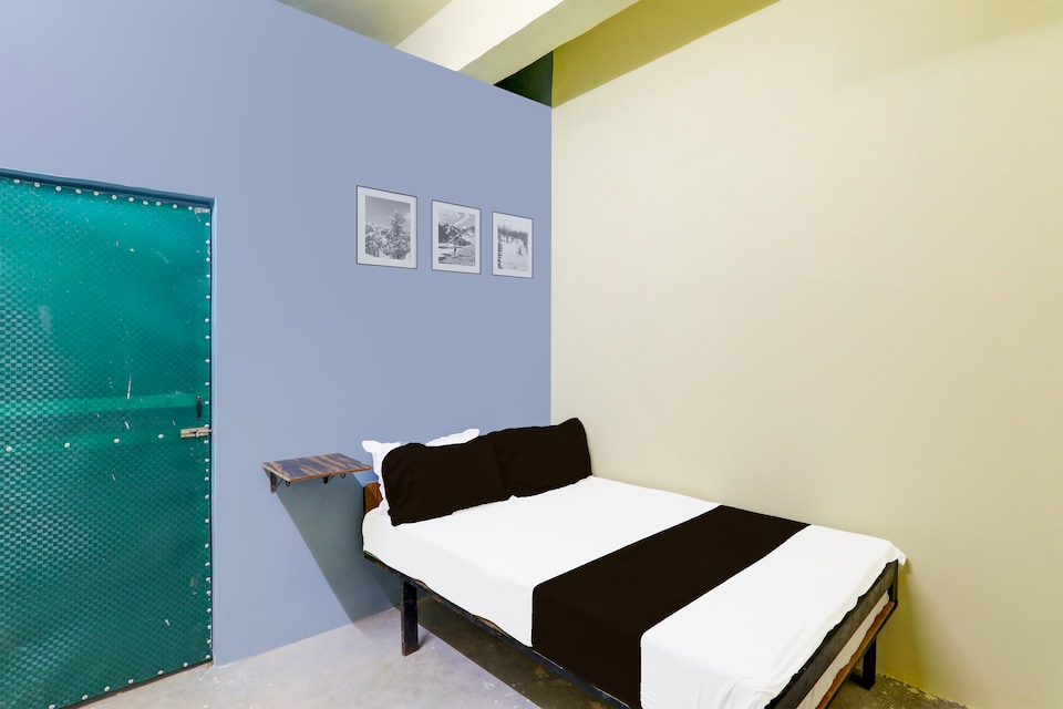 Hotel O sunrise guest house and restaurant, Kanpur Railway Station, Kanpur