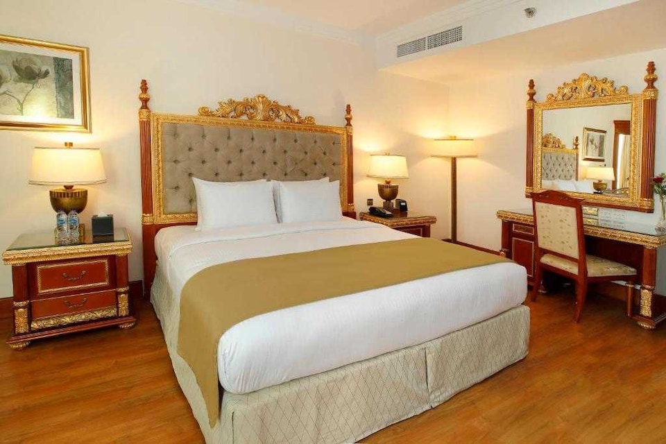 Sunday Hotel Holiday international Dubai  , Bur Dubai, Dubai