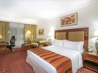 Sunday Hotel Holiday international Dubai  