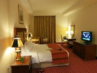 Sunday Hotel Holiday international Dubai  