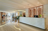 Sunday Hotel Holiday international Dubai  