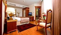 Sunday Hotel Holiday international Dubai  