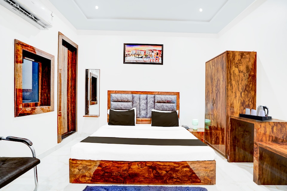 Super  Townhouse Narholi Bridge Mathura, Mathura Station, Mathura