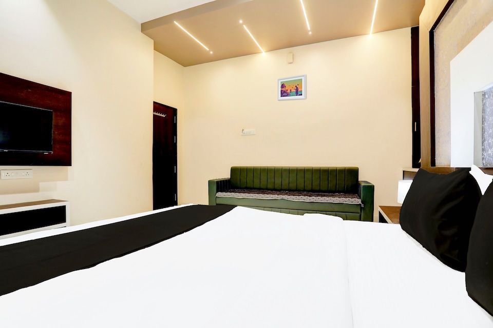 Hotel O Yuvraj Dhage Plot Shivshakti Maidan, Barshi, Solapur