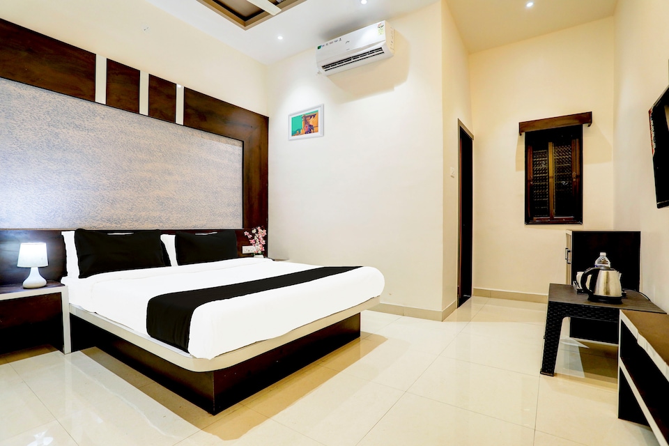 Hotel O Yuvraj Dhage Plot Shivshakti Maidan, Barshi, Solapur