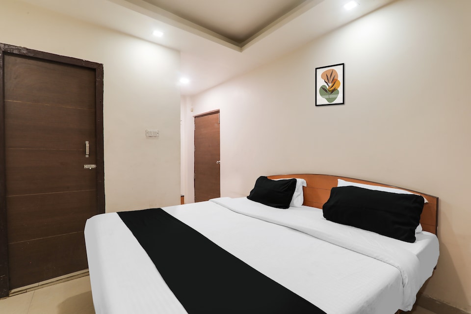 Hotel O Krishna Nagar Metro Formerly TJ International, Alambagh Lucknow, Lucknow