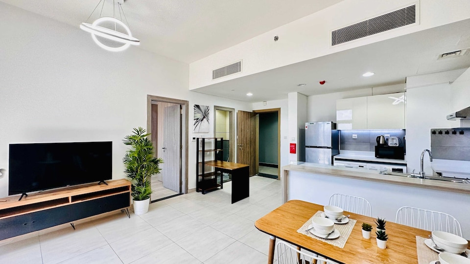 Modern 1-Bedroom La Perla Apartment JVC with Infinity Pool & Kids’ Zone, Jumeirah Village Circle Dubai, Dubai