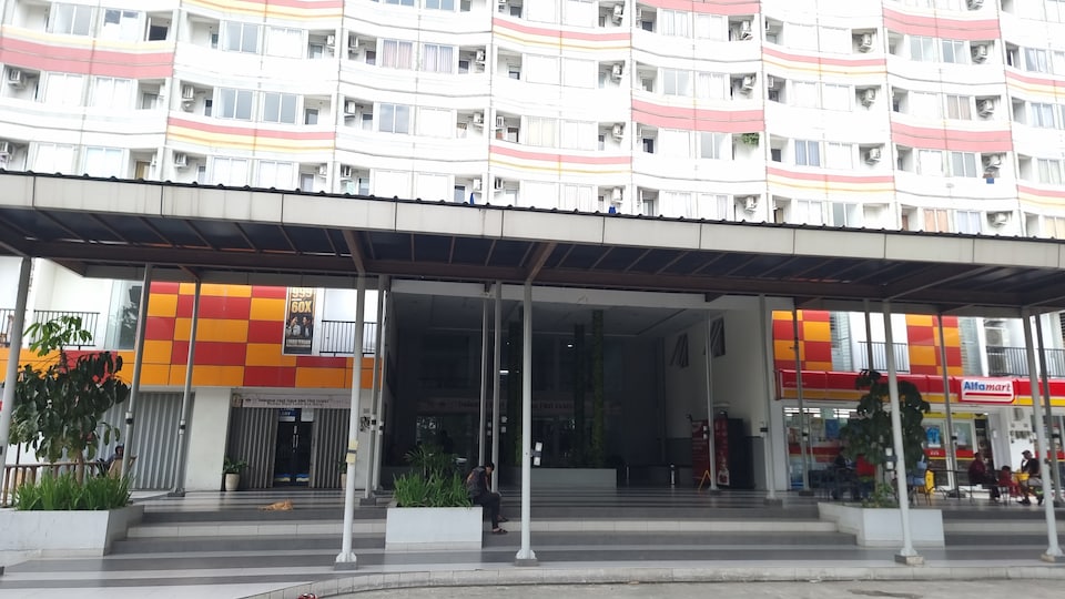Hotel O Tower Mahakam serviced apartment Riverview Jababeka Ruko 30-26, Cikarang, Bekasi