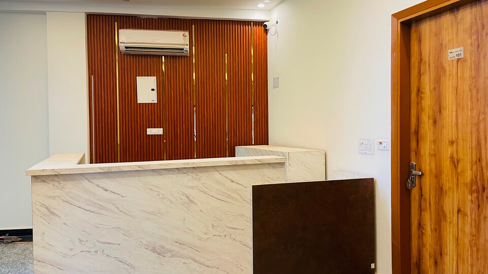 OYO 827848 Shree Jii Luxury Hotel, North Delhi, Delhi