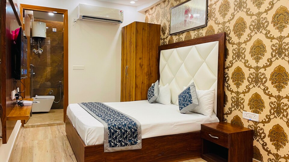 OYO 827848 Shree Jii Luxury Hotel, North Delhi, Delhi