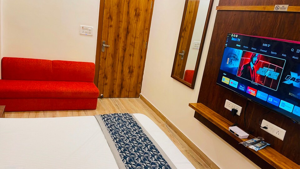 OYO 827848 Shree Jii Luxury Hotel, North Delhi, Delhi