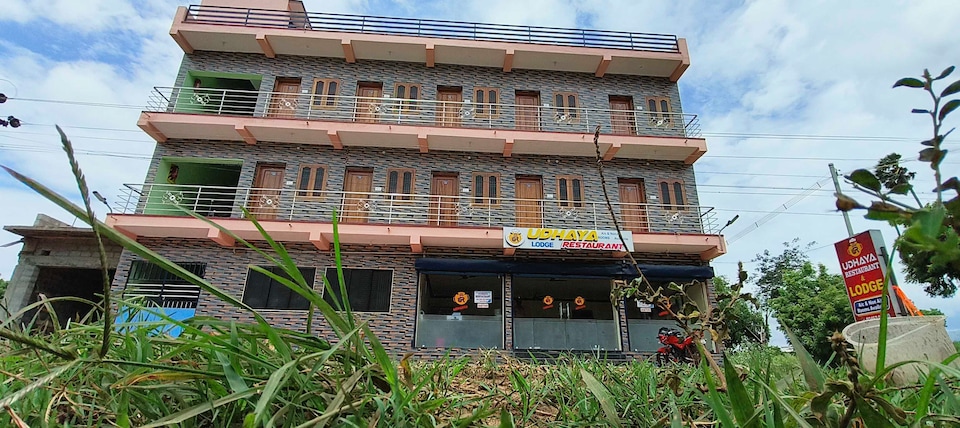 OYO 827894 UDHAYA LODGE, Courtallam Main Falls, Courtallam