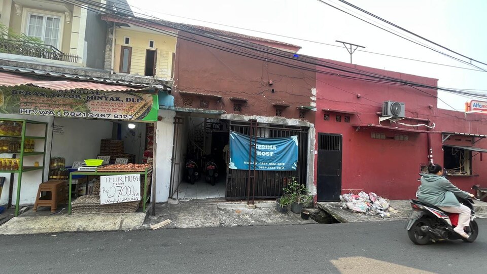 Super OYO Capital O  Deroyal Sentra Timur, Bekasi Kota, Bekasi