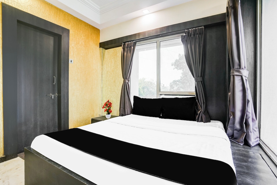 Collection O Ashram Road Near Sardar Bridge Formerly Hotel Apple Inn, Ashram Road Ahmedabad, Ahmedabad