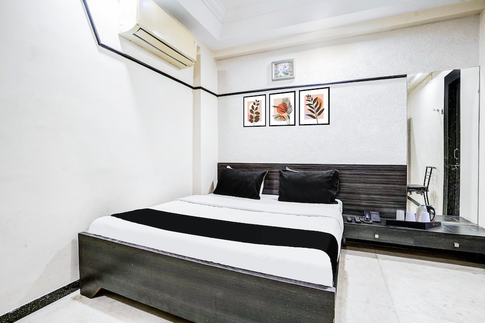 Collection O Ashram Road Near Sardar Bridge Formerly Hotel Apple Inn, Ashram Road Ahmedabad, Ahmedabad