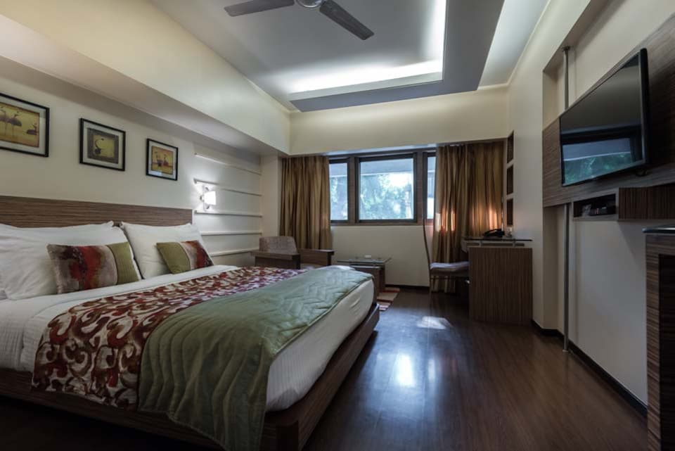 OYO Premium 172 Khar Gymkhana, Mumbai Bandra-Khar-Santacruz, Mumbai